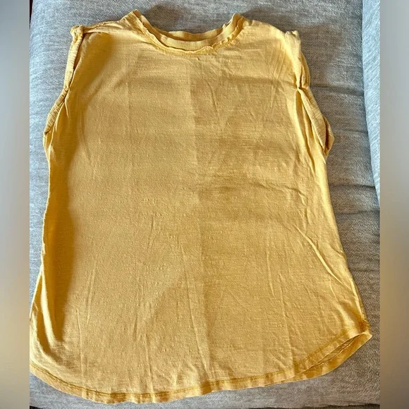 URBAN OUTFITTERS Pilcro Rolled Sleeve 100% Cotton Gold T w/ Center Back Seam - Picture 2 of 7